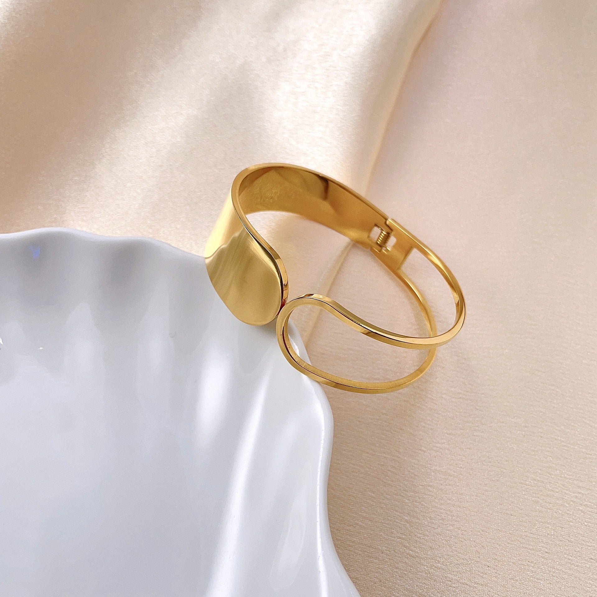 Bracelets & Bangles (Wrist Perfection)