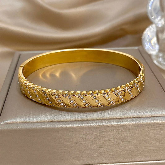 Paved Diagonal Swirl Bangle