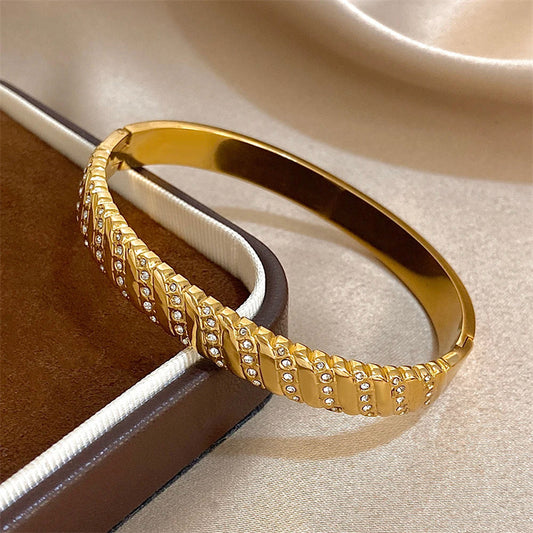 Paved Diagonal Swirl Bangle