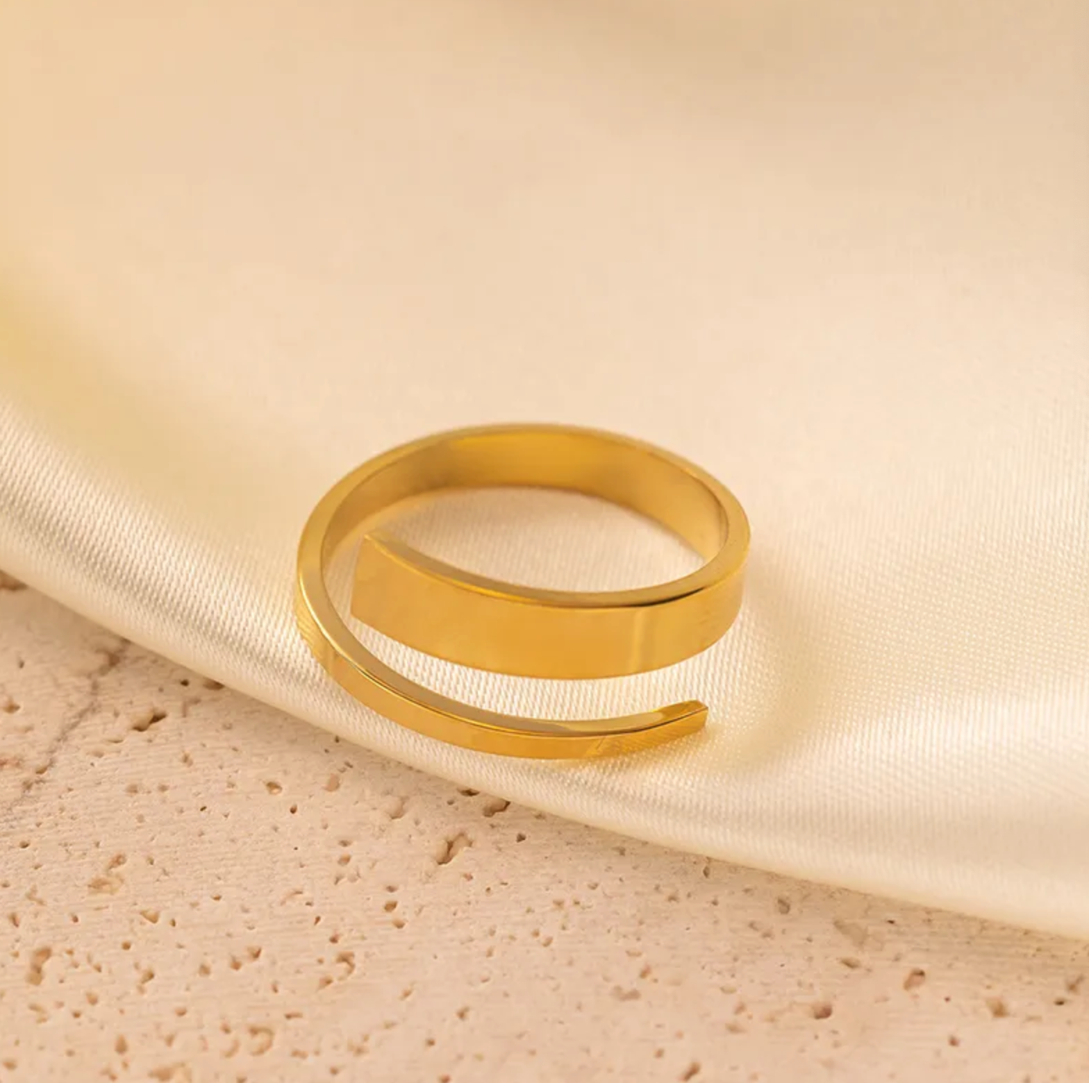 Loop Luxe Ring