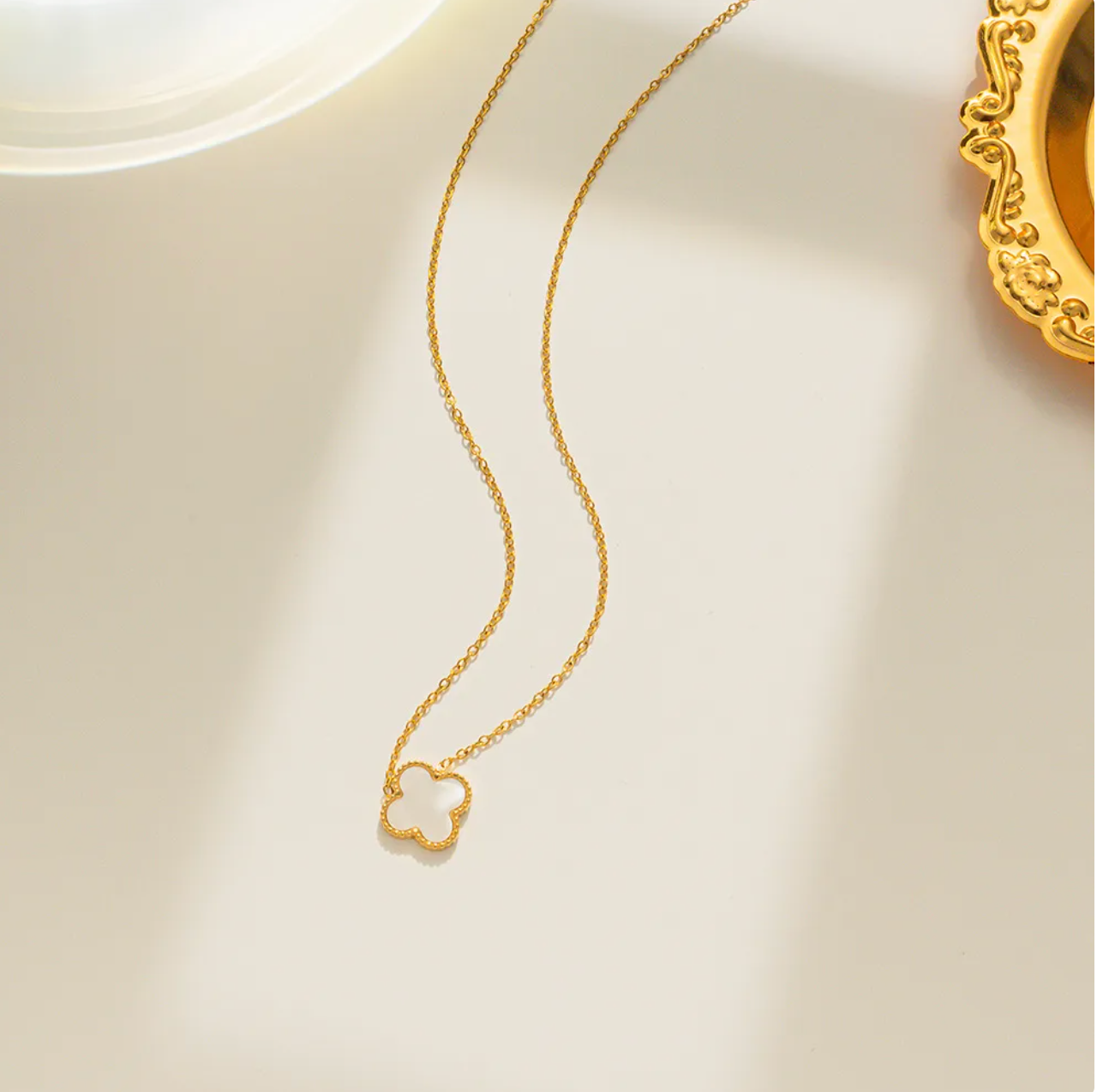 Gold Plated Single Four leaf Clover Necklace (WHITE)