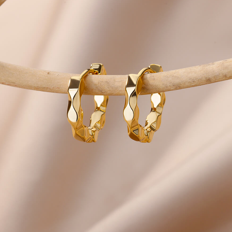 Textured wave hoops