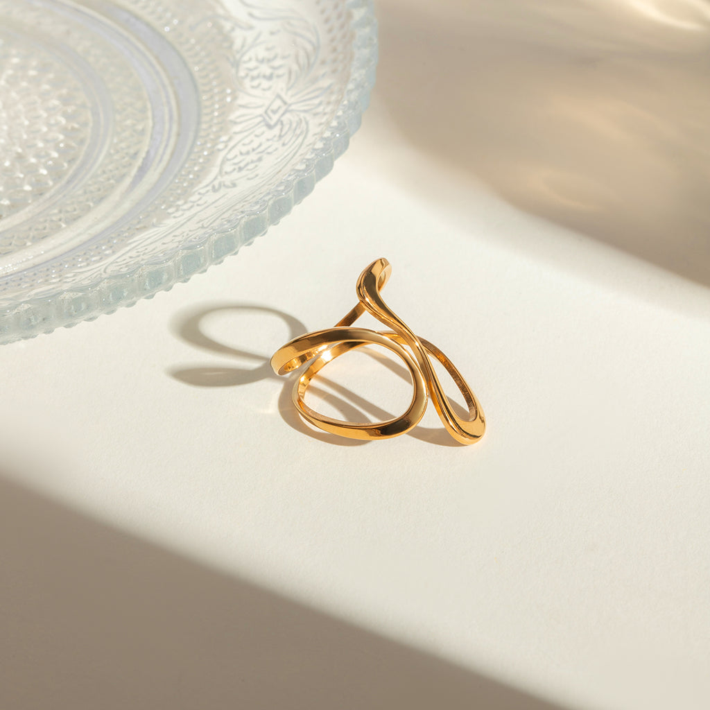 Lustrous Ribbon Ring