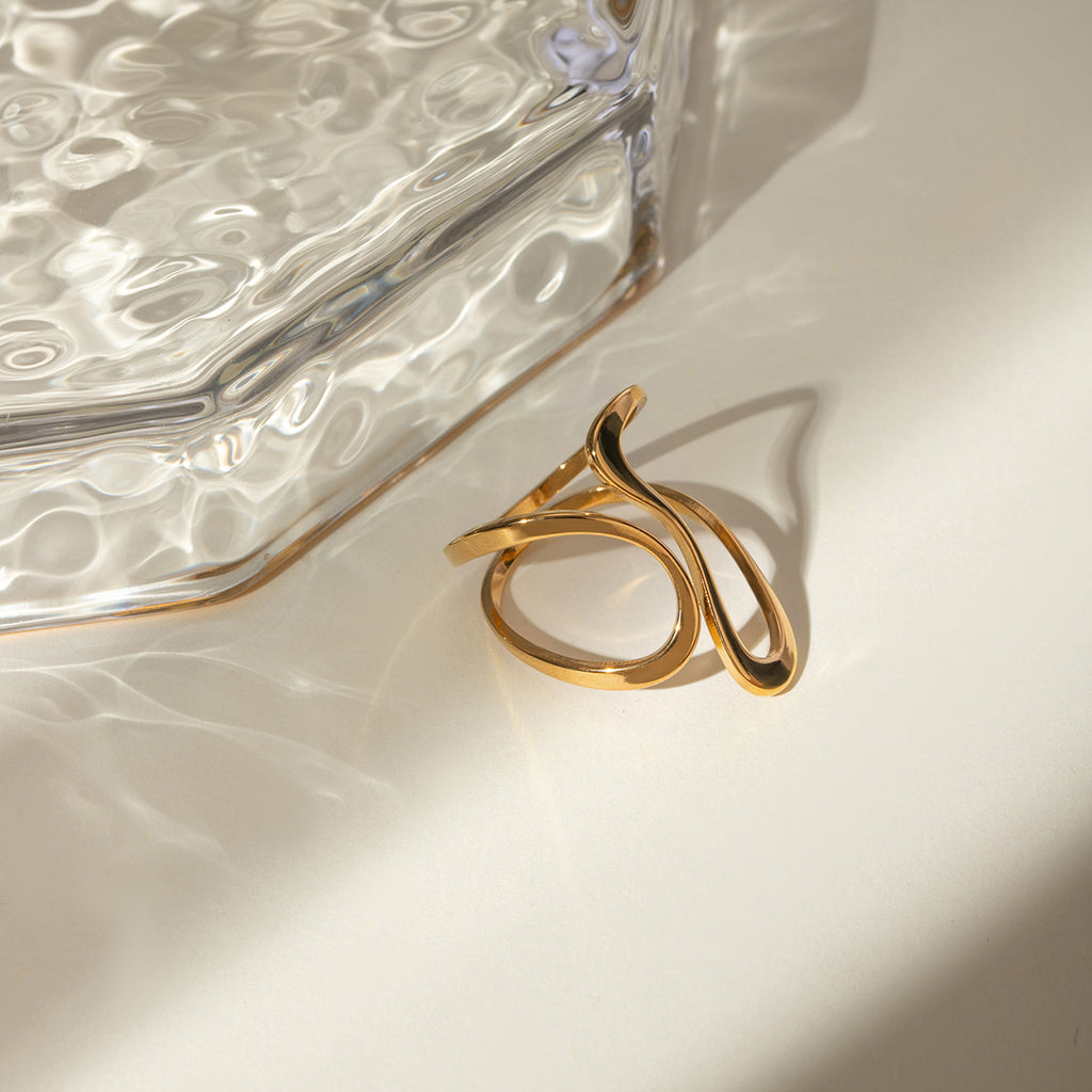 Lustrous Ribbon Ring