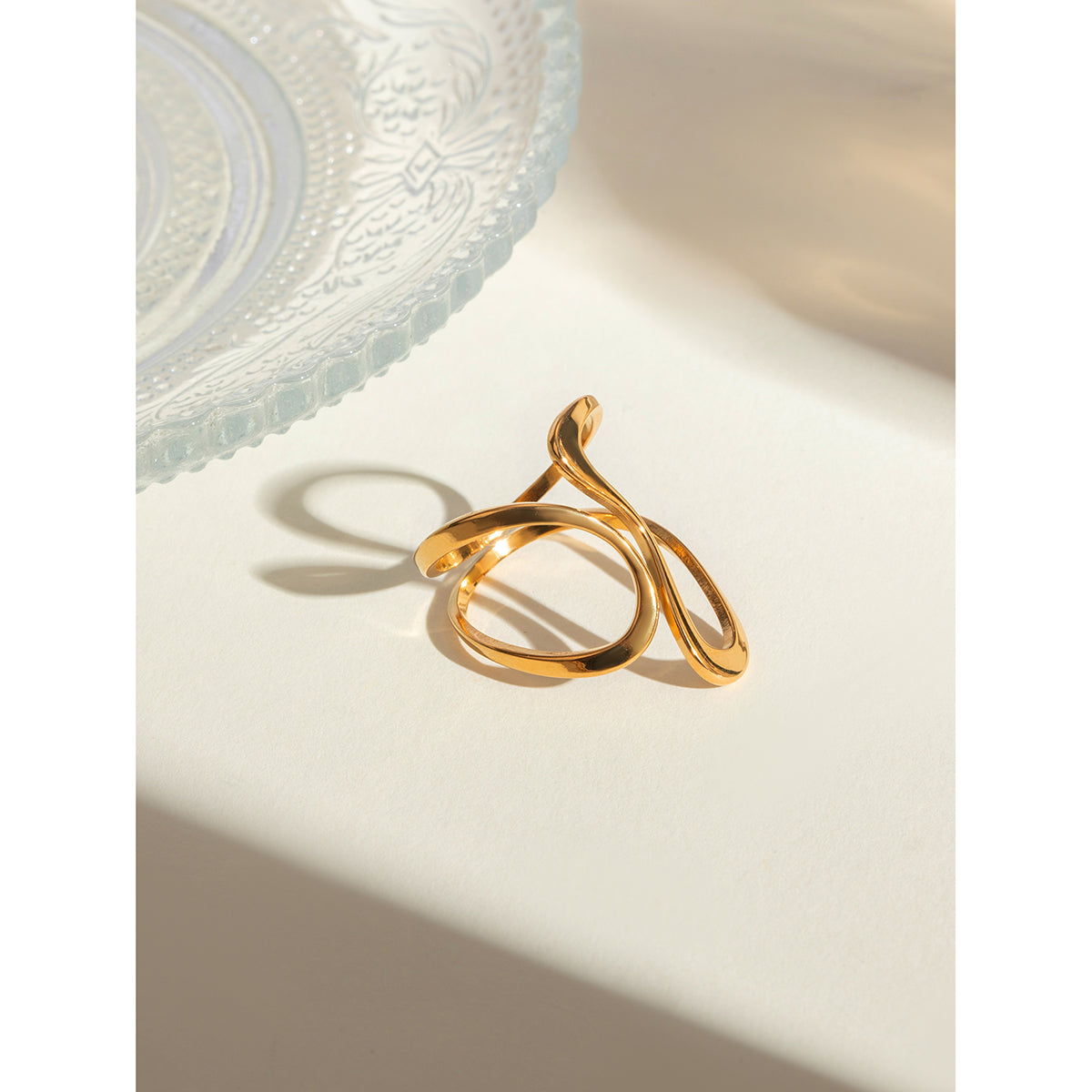 Lustrous Ribbon Ring