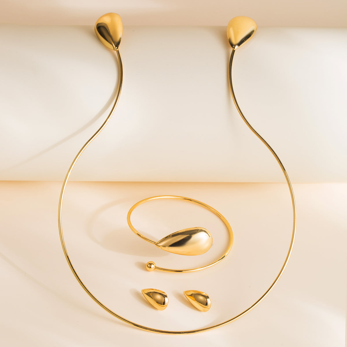 Gold Plated Teardrop Bracelet