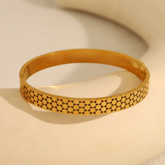 The Lattice Bracelet