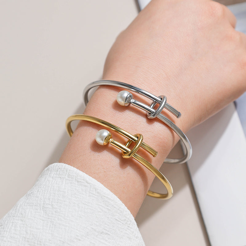 The Knot & Pearl Bangle