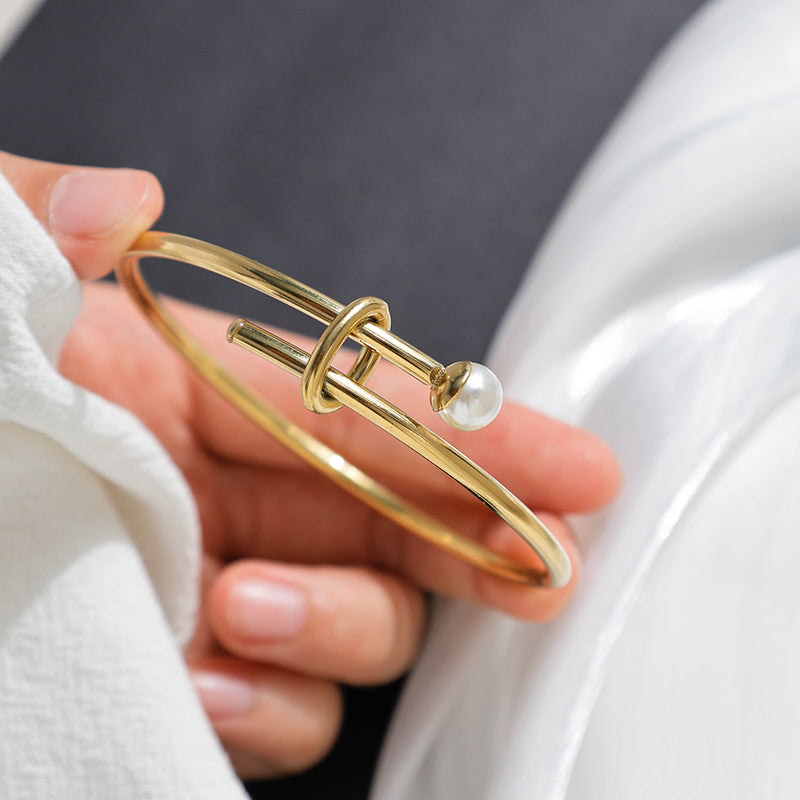 The Knot & Pearl Bangle