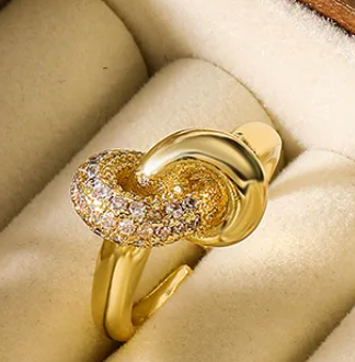 Love Knot Pavé Ring