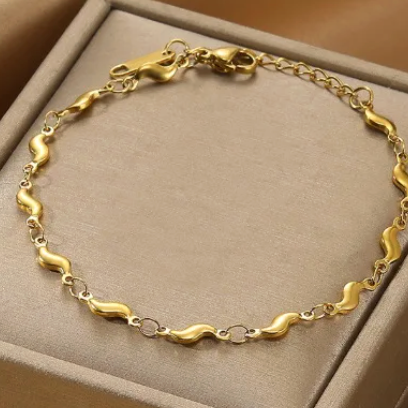 The Fluid Link Bracelet